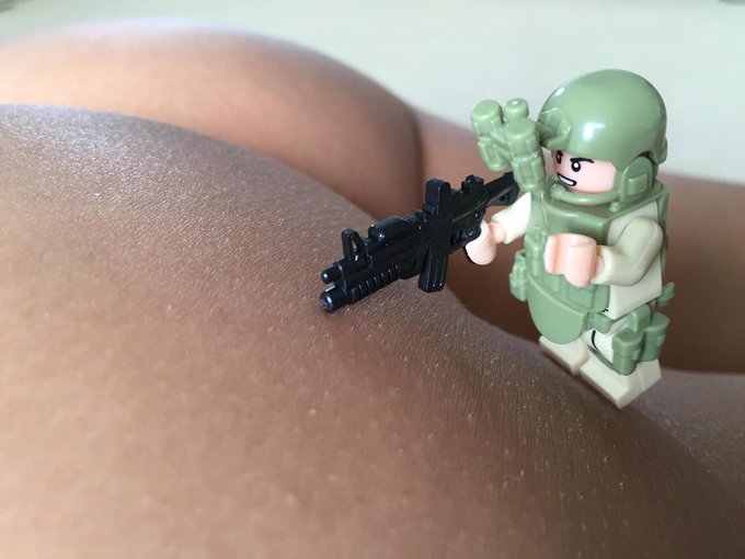 Chilling between sets. http://t.co/tc6NFnFptm<a href="/tag/mvsales"class="tags"><span>#mvsales</span></a>