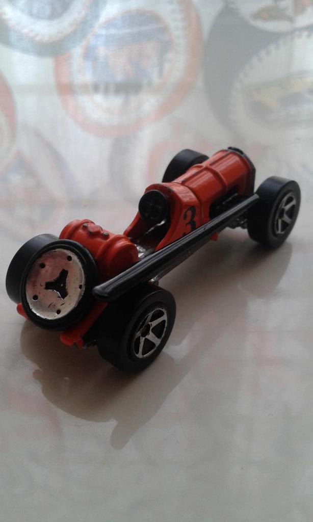 HotweelsC's tweet photo. Old hot weels de nuestra coleccion http://t.co/XNwnZv3Hmr