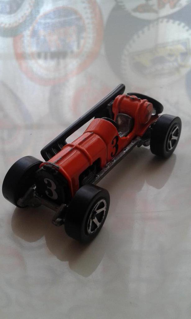 HotweelsC's tweet photo. Old hot weels de nuestra coleccion http://t.co/XNwnZv3Hmr