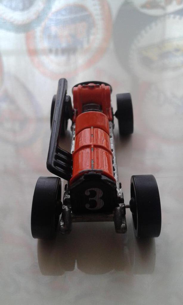 HotweelsC's tweet photo. Old hot weels de nuestra coleccion http://t.co/XNwnZv3Hmr