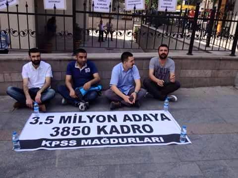 funny__r's tweet photo. @csgbfarukcelik 13 bin kadro verdiniz 9 bini sağlıkçı bu nasıl kadro dağılımı. 90 puanlı adam atanamamaktan korkuyor http://t.co/FEJWqkMZxg