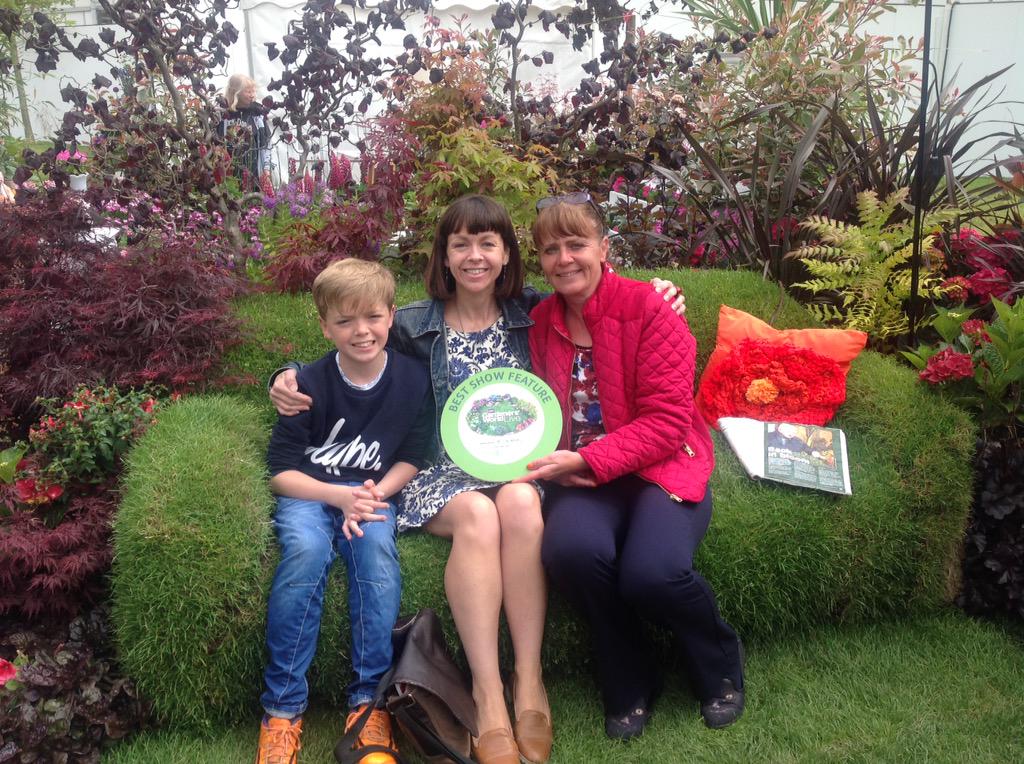 CarolineNaven's tweet photo. Made my day to sit on the Solihull Neighbourhoods in Bloom sofa with my son Ed &amp; the lovely Tracey Brant @SolRangers http://t.co/styxbOGKXq