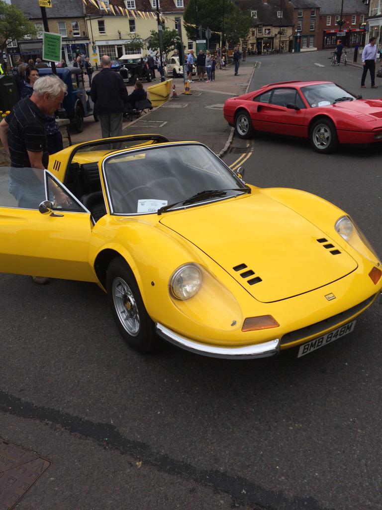 UpAnAtomHire's tweet photo. Nice Dino in Olney today http://t.co/Ox1KEBZuAt
