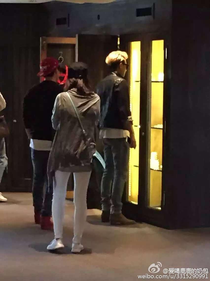 PsycpAnime's tweet photo. TAO recently spotted at Chrome Hearts with his Onion friend and mama Huang.. wow at Huang's backview and aura  （★ｏ★） http://t.co/WsMPhy6qlA