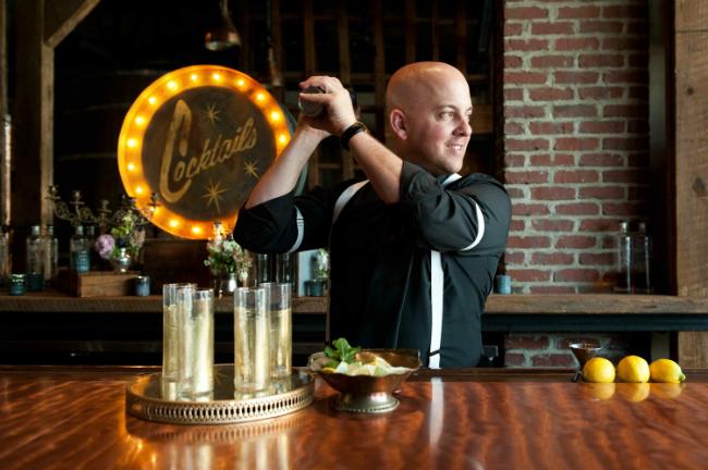 Banish your booze blues with this #WeddingBarGuide ow.ly/O90CT 
#WeddingPlanning