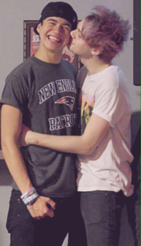 xxtbhsarah's tweet photo. cupcakes ily #MichaelGetWellSoon #calumgetwellsoon #malum http://t.co/AzDtf5MBV5