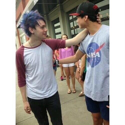 xxtbhsarah's tweet photo. cupcakes ily #MichaelGetWellSoon #calumgetwellsoon #malum http://t.co/AzDtf5MBV5