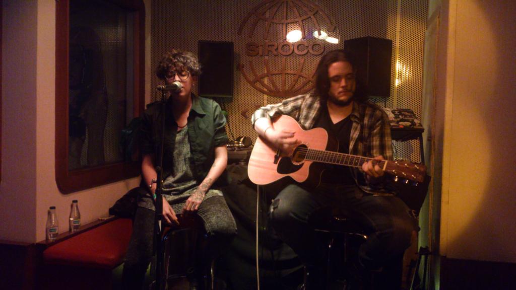 DafyRedCultural's tweet photo. Espectaculares anoche @RoyleFlaco y @nonoranorman!
#Rap #Soul #Electrónica
#ConciertoEspecial #HoriSound http://t.co/lazUwLBKEa