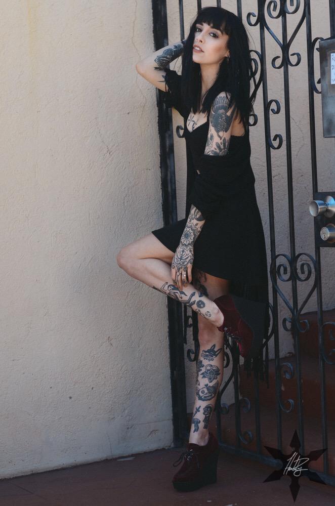 My girlfriend is hot she should sit on my face oops