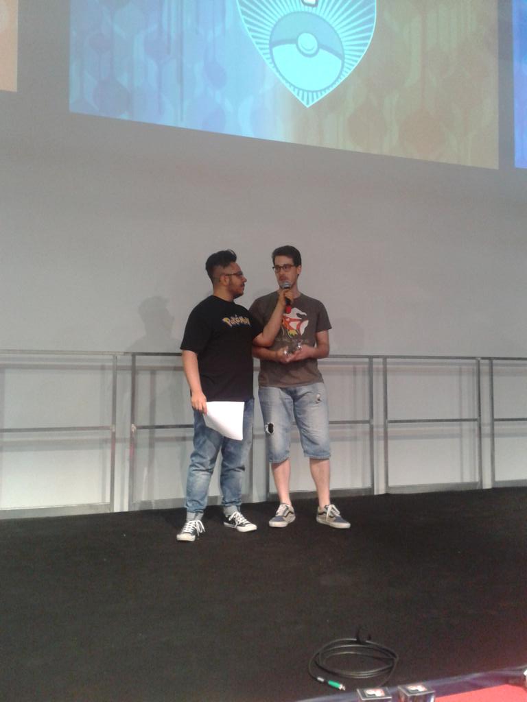 CartasPokemon's tweet photo. Entrega de premios tcg #NazionaliPokemon15 http://t.co/DhL6ZHvGUI