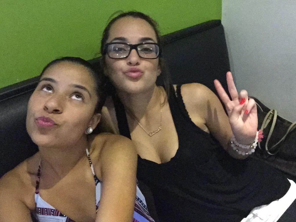 AgreloRoxette's tweet photo. My big booty bestie 💗 #noonecanreplaceher #shehasabigbutt #butshestakentho @irisreyna_ http://t.co/hTQFg5Y3RB