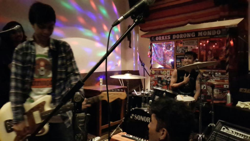 Caurr! Thanks guys!! <a href="/KolibriRekords/">Kolibri Rekords</a>: SVN caur #INTERNETFWENDZ