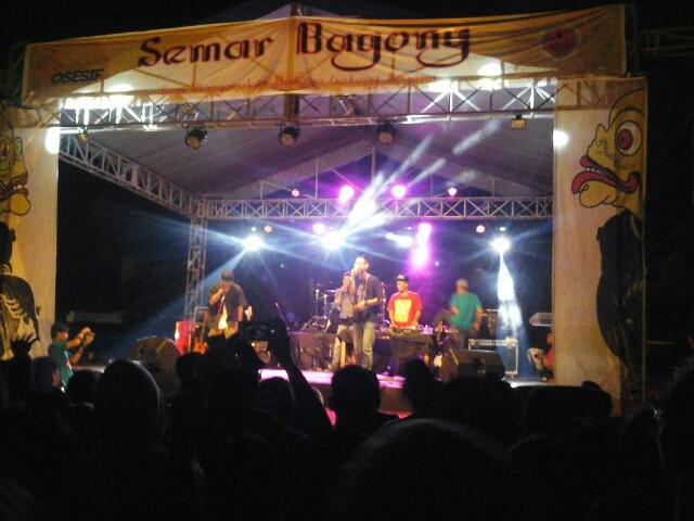 Penampilan dari Last Scientist #SEMARBAGONG2015 #posesif2015 <a href="/POSESIF2/">Posesif UNSOED 2015</a>