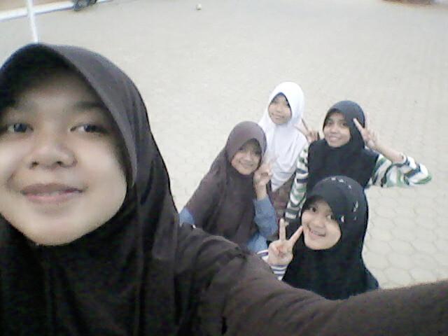 wilda3333's tweet photo. ada siapa di bawah http://t.co/E2UOtojDMb