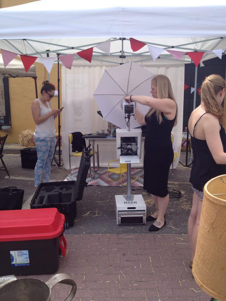 highjinxottawa's tweet photo. @mdrnphotobooth setting up @KitchenaliaOtt $2 per person and #Snap4Support #helpushelp #westfest #ottcity #socent http://t.co/KyqBmrSYZl