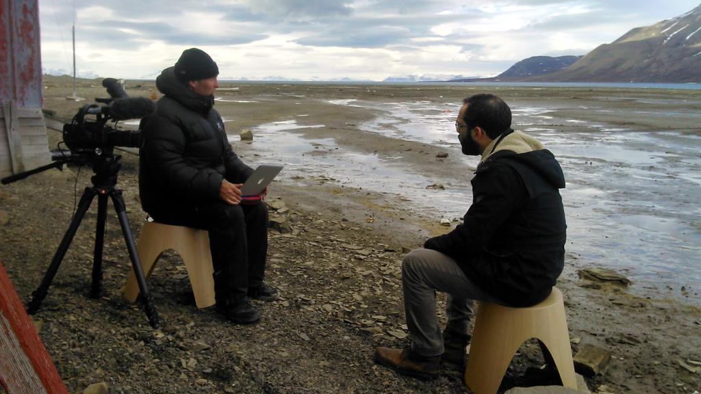 DrKeSch's tweet photo. Great footage for the glanam film being captured at the local shoreline, Longyearbyen, Svalbard. http://t.co/kQ9oZJT561