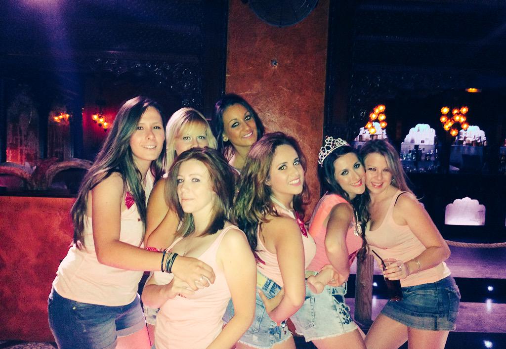 Adelaa09's tweet photo. Despedida perfecta!! 👌🏻👌🏻👏🏻👏🏻👏🏻💕💕💕💕💕 http://t.co/BWWuDWI9Ti