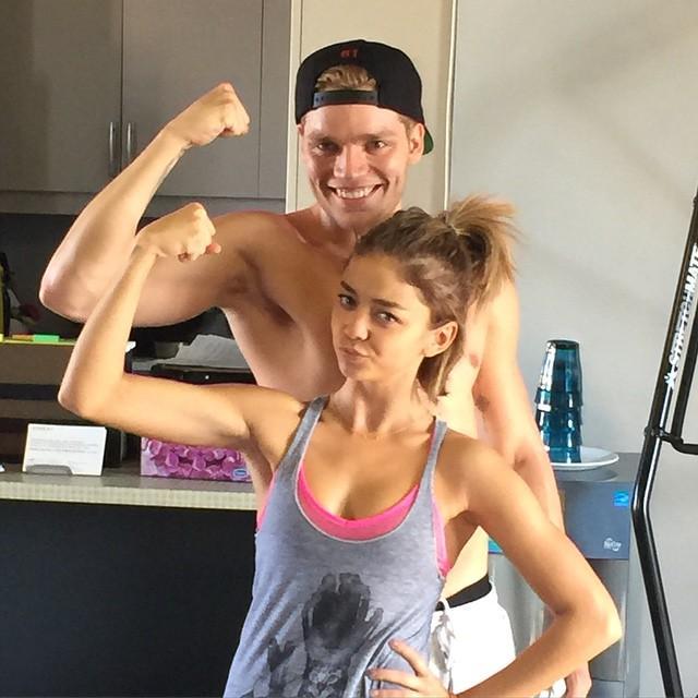 newsSH_ES's tweet photo. Dom/Jace con su novia Sarah Hyland entrenando :)
#ShadowhuntersTV http://t.co/yIrQrdIrR6