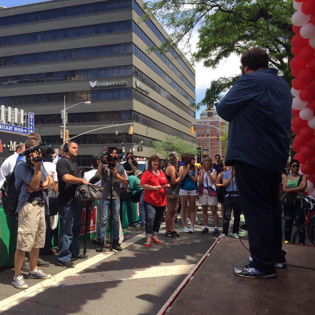heartacross's tweet photo. Speeches about to start @BHPhotoVideo #seandaysunday #bike4heart http://t.co/4EaJBlgmO0