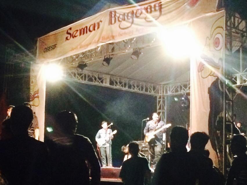 Dan ini dia penampilan terakhir penutup acara puncak <a href="/POSESIF2/">Posesif UNSOED 2015</a> now on stage PYI #SEMARBAGONG15