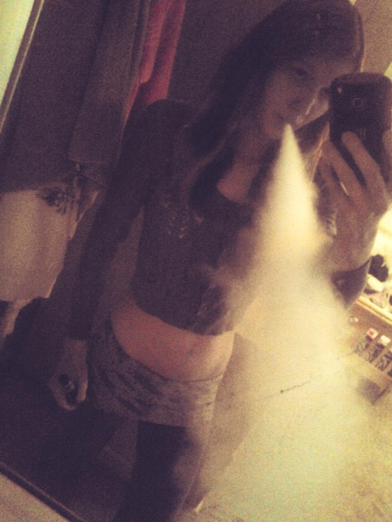 b24b46a51fd2483's tweet photo. ✌ #vape #vapelife #momsthatvape #ncvape #cloudchaser #notblowingsmoke #stopsmoking &amp; #startvaping http://t.co/o4UV1xUMQy