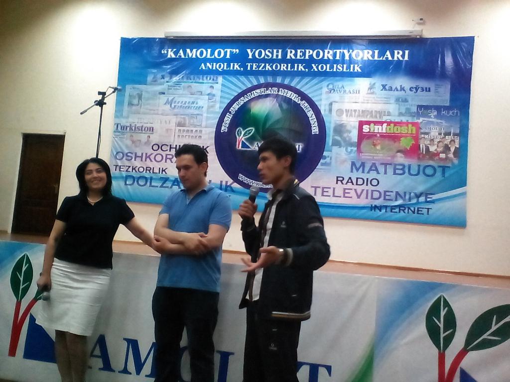 Globalhalal_uz's tweet photo. Хушнудбек  (@xushnudbeck) Алишер Тожиевни туғилган кун билан табриклаяпти, улар уришиб танишишган :)   #mediatrening http://t.co/AQGBaf3rkv
