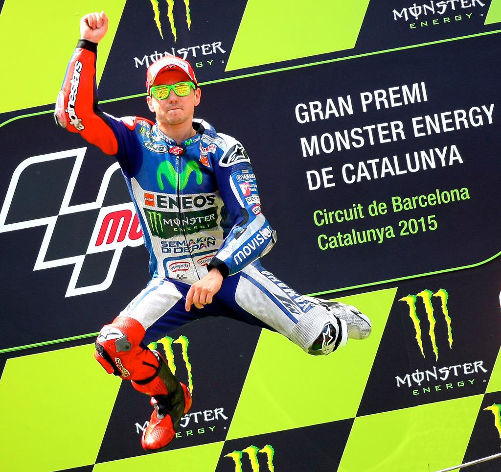 lorenzo99's tweet photo. 4 seguidas!!! / 4 in a row!!! 🔨🔨🔨🔨 #CatalanGP @YamahaMotoGP http://t.co/HhHnUvHtfD