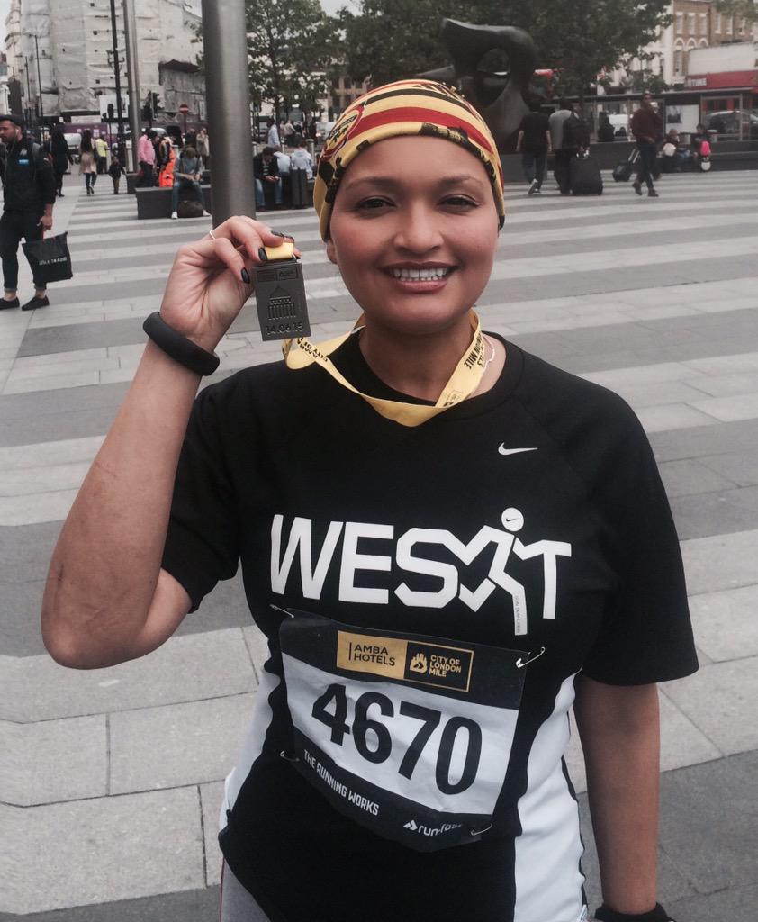 CarlaMKB's tweet photo. Magic mile @JeffGalloway done via @LondonCityMile thanks @rundemcrew #Rdcwest @TrackMafia_ π http://t.co/yQYd3PfQ7l