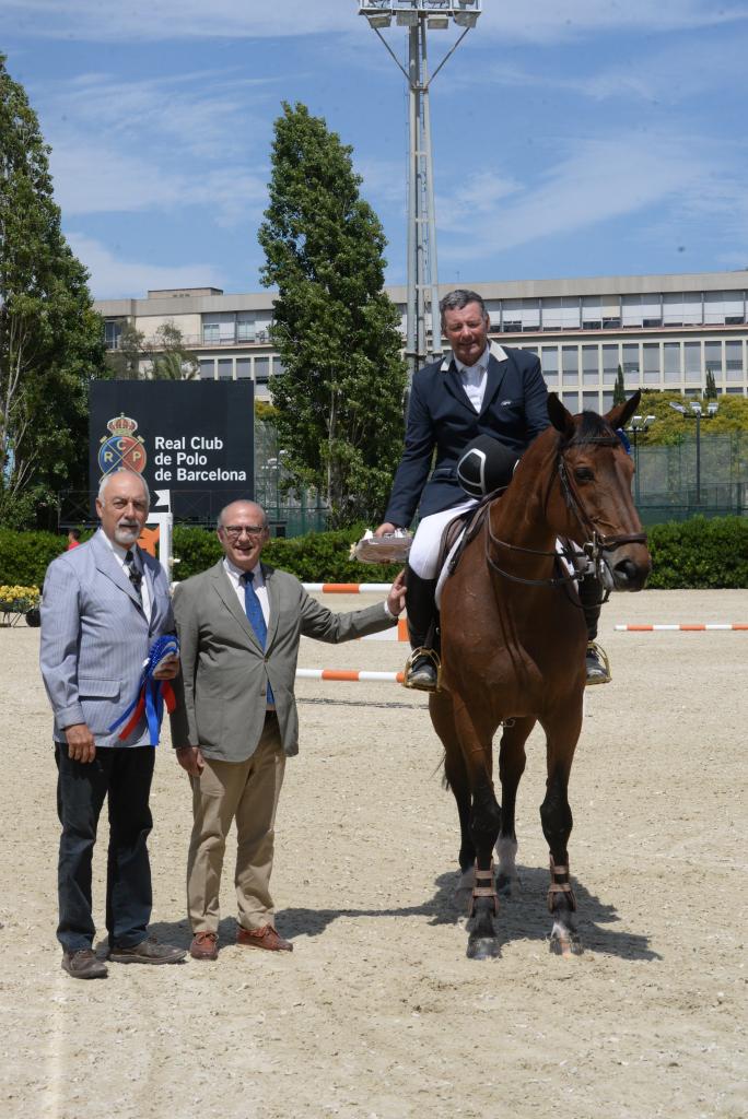 Tino Torres ganó el GP en el CSN4* del <a href="/RCPoloBarcelona/">Real Club de Polo de Barcelona</a> bit.ly/1GEGcZa