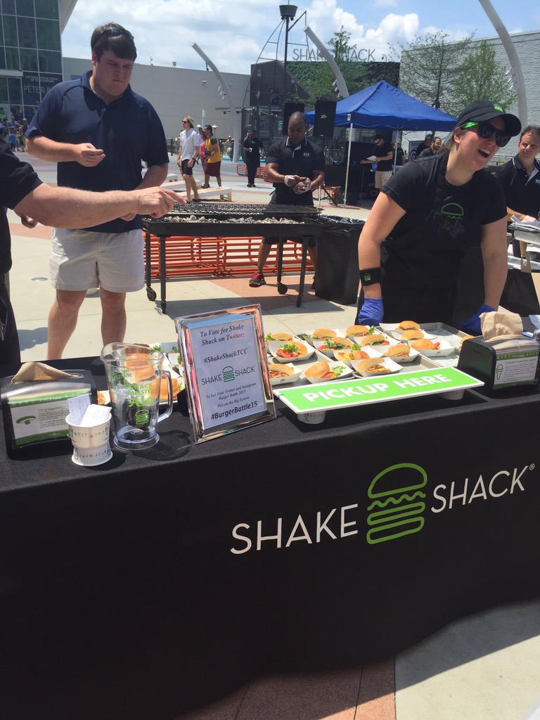 tear44688's tweet photo. #ShakeShackTCC http://t.co/bAeUzn8tK6