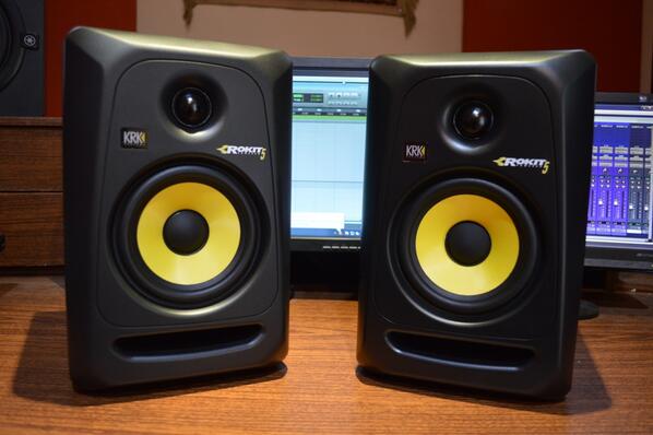 krkIndo's tweet photo. Tring..!!! Ada lagi stoknya bro #krkrokit5g3black http://t.co/rcGZmtpbMX