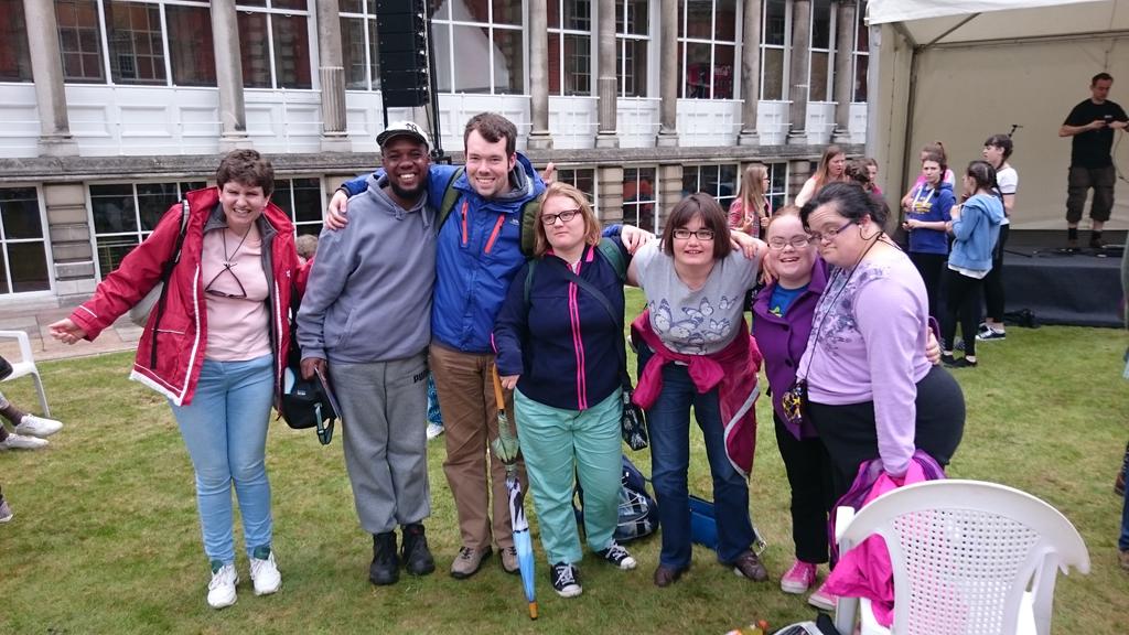 hobbitpip's tweet image. @TheGrangeCentre @InspirationsDrk @SallySocialEnt @cl_dawson team Grange at #GreatCharterFestival #MagnaCarta800th