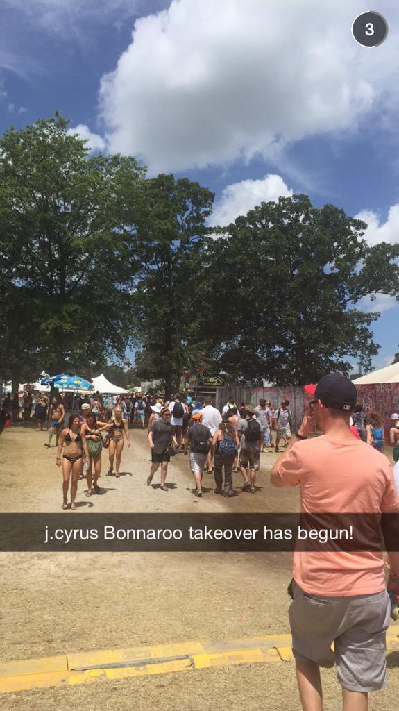 JCyrus's tweet image. Add &apos;AstrosWanted&apos; on snapchat to keep up with my #AstrosAt mission to vine w/ @G_Eazy at #Bonnaroo!