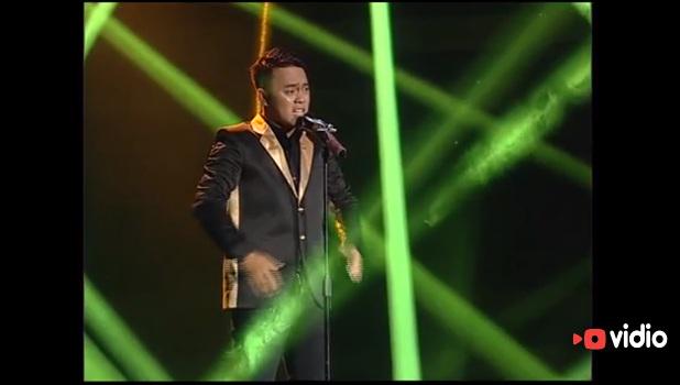 Indosiar's tweet photo. Lihat penampilan @DA2_Danang di #DAcademy2 Klik video http://t.co/NagLzcsK7N   http://t.co/GeoUxAWVr4