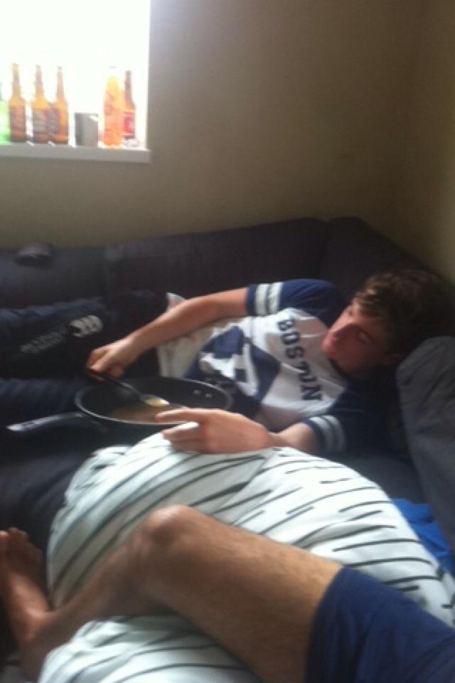 FloradsOfficial's tweet photo. @SionFreeman asked @CDrissell for tea so Chris made it in a wok #touché http://t.co/qdZDrFSc1U