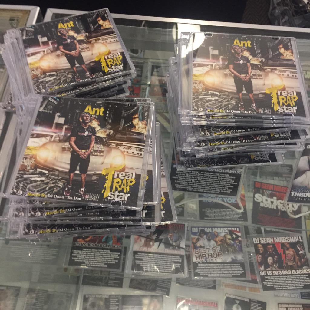 sandtown_ant's tweet photo. They up mondalmin Who need CDs go grip up support the real #UndaRatedAnt #RealTrapStar‼️ http://t.co/AgslmIhzTD