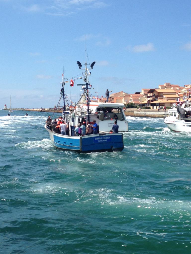 CedricLarrieu's tweet photo. @PierreRechou @petitdoudou33 @lolo01071972 @AlexandraluxLux  @calypso2capbret @JulieCarraz fêtes de la mer 2015 ‼️ http://t.co/TXFtLMbOhW