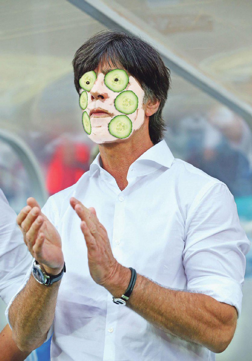 BERLINER_KURIER's tweet photo. Nach der #Feile bei #GIBGER: Das sind die nächsten Tricks von Beauty-Queen Joachim Löw. http://t.co/emflvRpRnW http://t.co/UeG4Mz4kxn