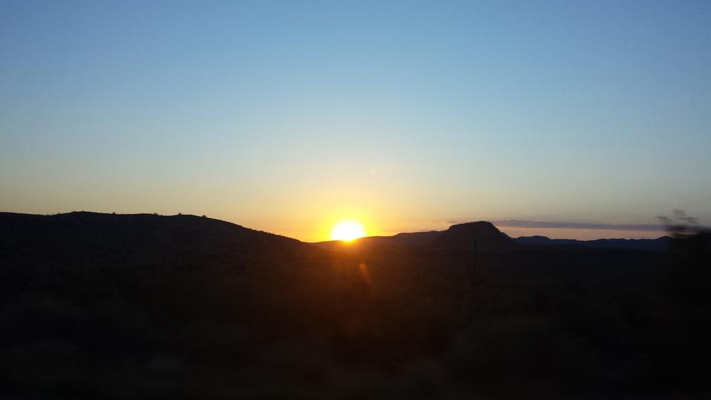 schmittified's tweet photo. Three sunsets in #PHX #AZ and they were all beautiful! Yesterday there were actually clouds!! #Relocation http://t.co/PGSpiwmVAN