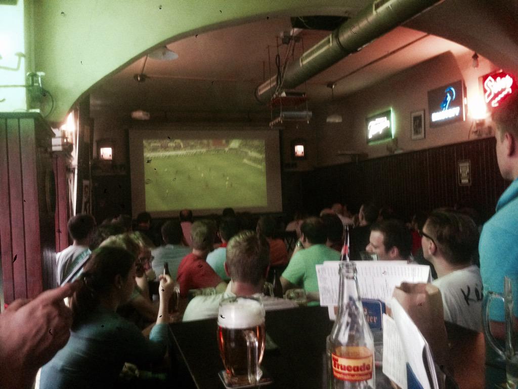 johpressler's tweet image. Fußball &amp;amp; Menschen #RUSAUT #GoodTimes #BadCamera