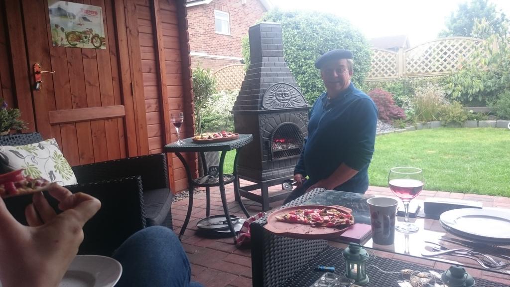 beallsworld's tweet photo. Pizza time!! #Chiz http://t.co/d3iJXkHhQJ