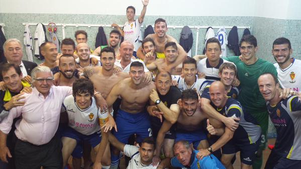 Foto del vestuario del Real Zaragoza. Vía <a href="/RealZaragoza/">Real Zaragoza</a> Muchas gracias a todos por el esfuerzo.#grandes