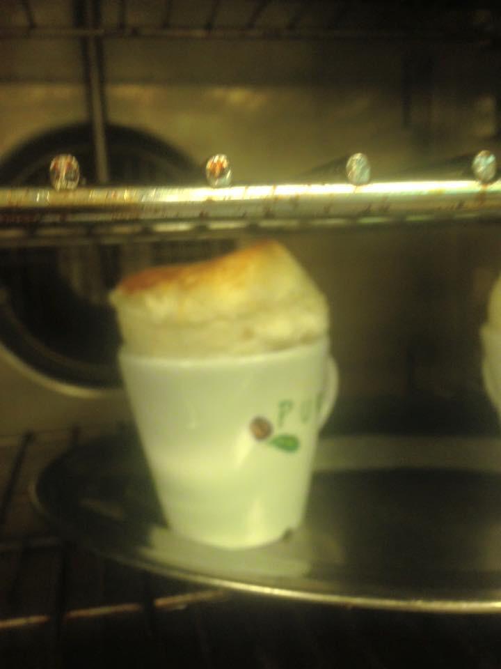 Kwark soufflé uit de oven, met ijs van vlierbessen! #genieten #uiteten #texel #Rebecca
