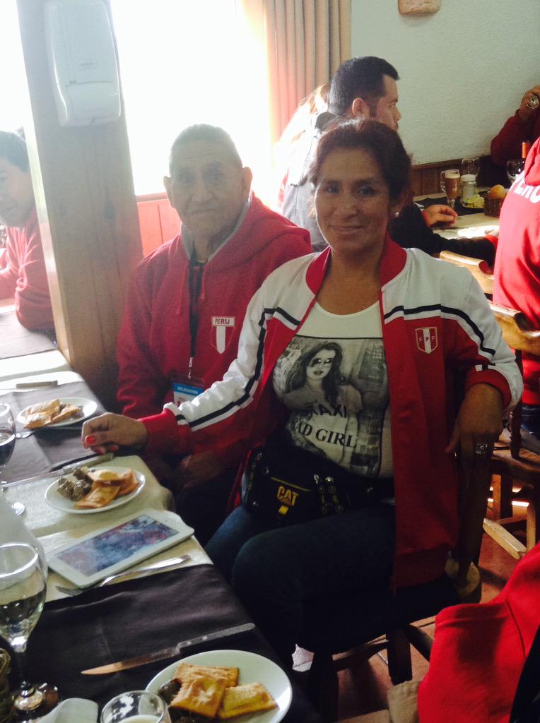 metroperu's tweet photo. Hola @alexa_rosemary, aquí te pasamos la foto de tus familiares #CuidateBrasil #BarraMetro #CopaAmerica #Perú ❤️😀 http://t.co/XEOhpzUKXC