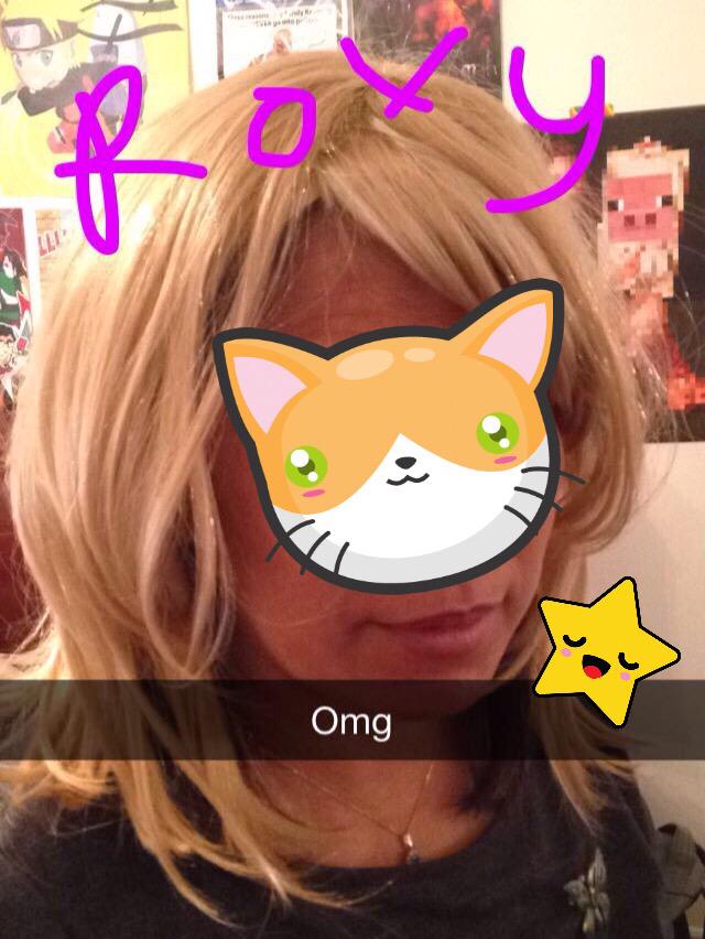 OMG I can't ... I caught my mom with my roxy wig (blocked her face out for obvious reasons)