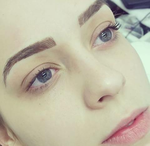 "Até a princesa <a href="/sophiaabrahao/">Sophia Abrahão 🍭</a> se rendeu aos encantos da micropigmentação." - Mari Pedrosa via instagram ❤