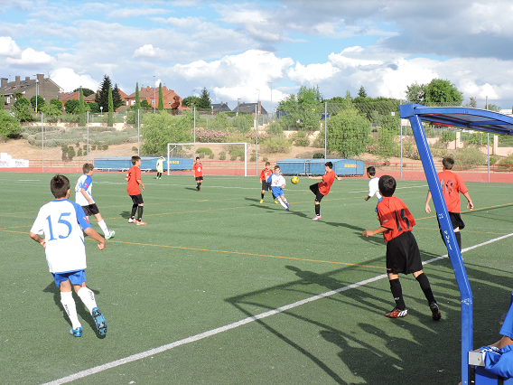 RivasFutbolClub's tweet photo. Arrancó ya el partido entre @u_d_la_poveda y @ArgandaEF http://t.co/ZOWjesFlGZ