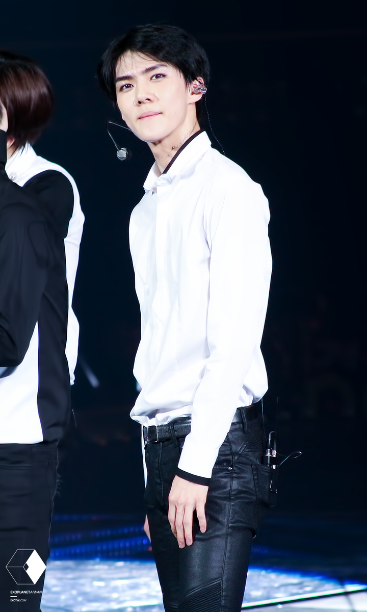 EXOPtw's tweet photo. 150612 The EXO’luXion in Taipei #EXO #백현 #세훈 https://t.co/Zhx9MxxIt7 https://t.co/9DvRI9bDFI http://t.co/orwJ9FPVuu