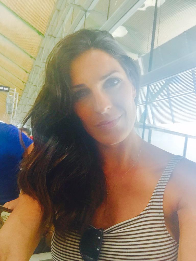 Selfie_Famous's tweet photo. Selfie de la bella modelo y Miss España 2005 VERÓNICA HIDALGO @Veronicahidher Que simpatía y que encanto!! Graciass!😘 http://t.co/086gGHWoRu