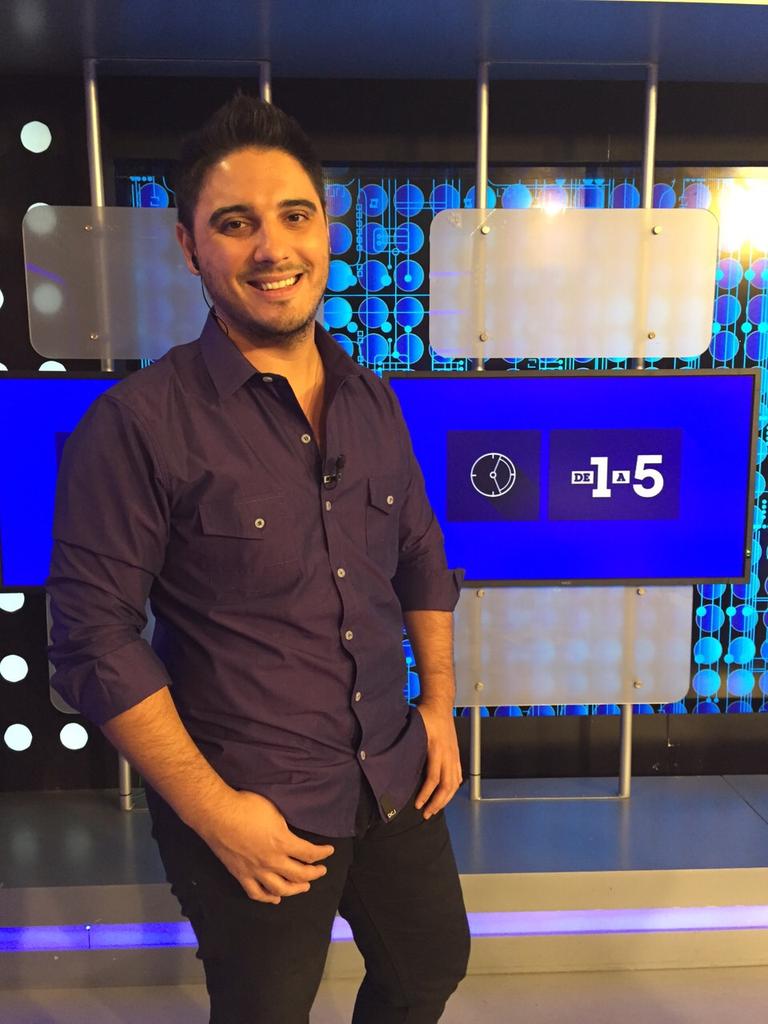 CronicasDeLirio's tweet photo. RT si queres que @HernanLirio, periodista de @C5N, esté con la Sra. @mirthalegrandok en #Almorzando #LirioConMirtha http://t.co/6tDEZdHkTf